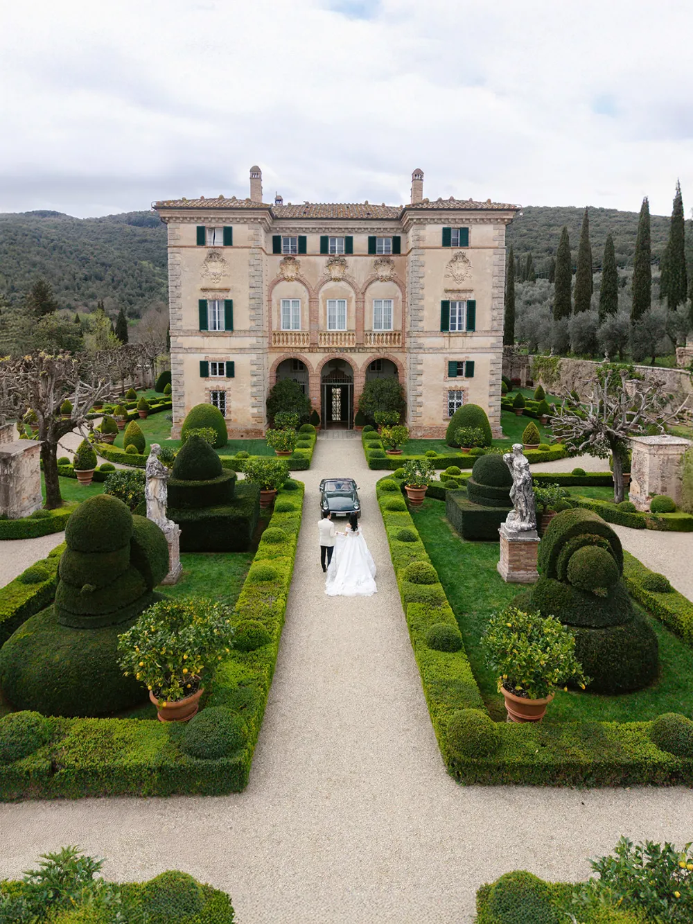 Bride and groom at Villa Cetinale, Tuscany – The Vogue wedding photography collection by Fotoclip Studio